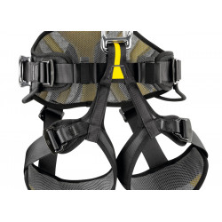 Harnais de sécurité Avao Bod PETZL sur Pluceo